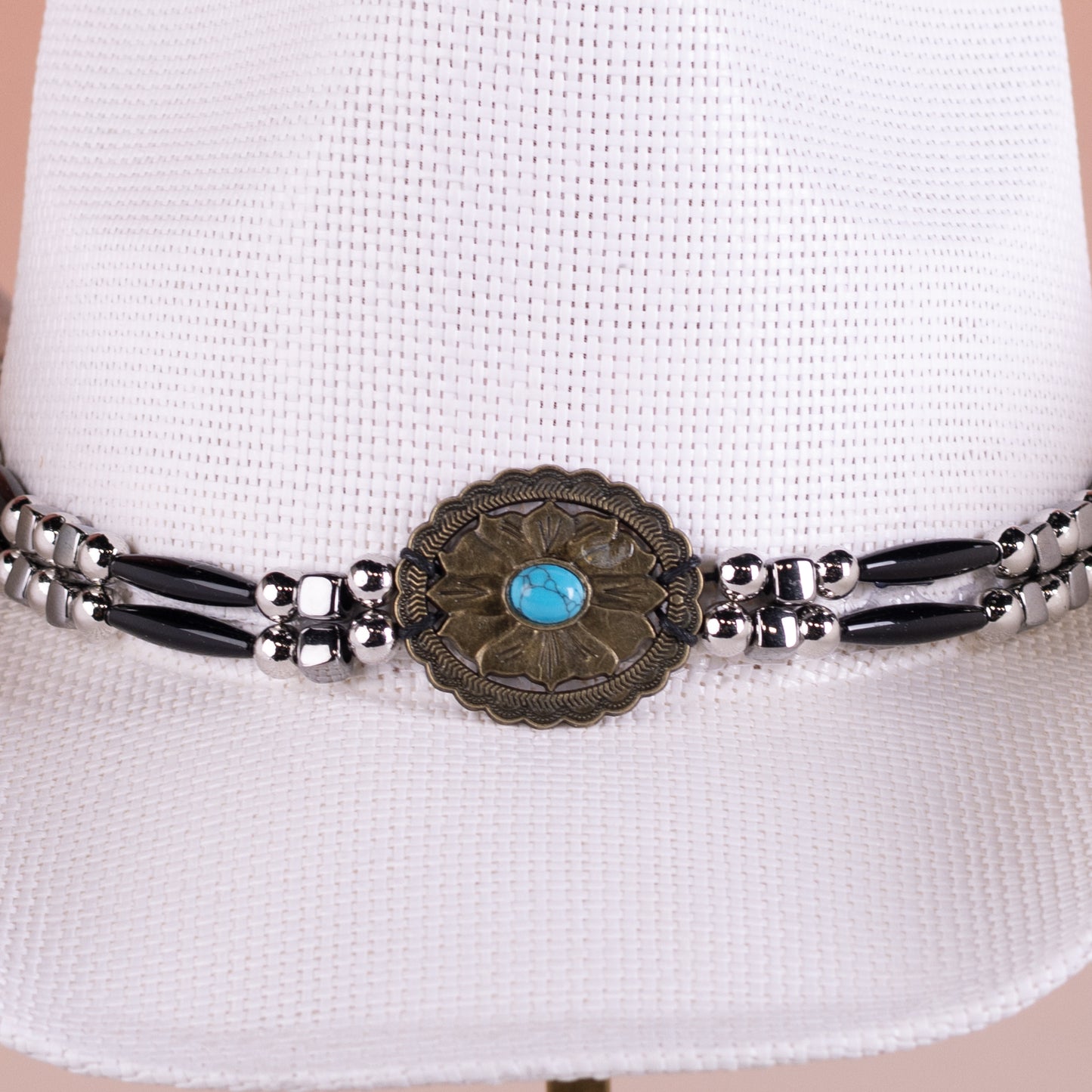 Sombrero con cinturon de piedras