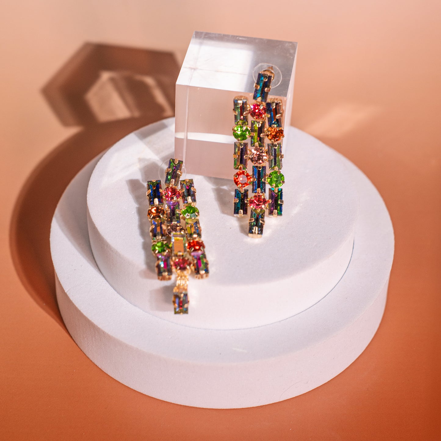 Aretes largos cuadrados multicolor