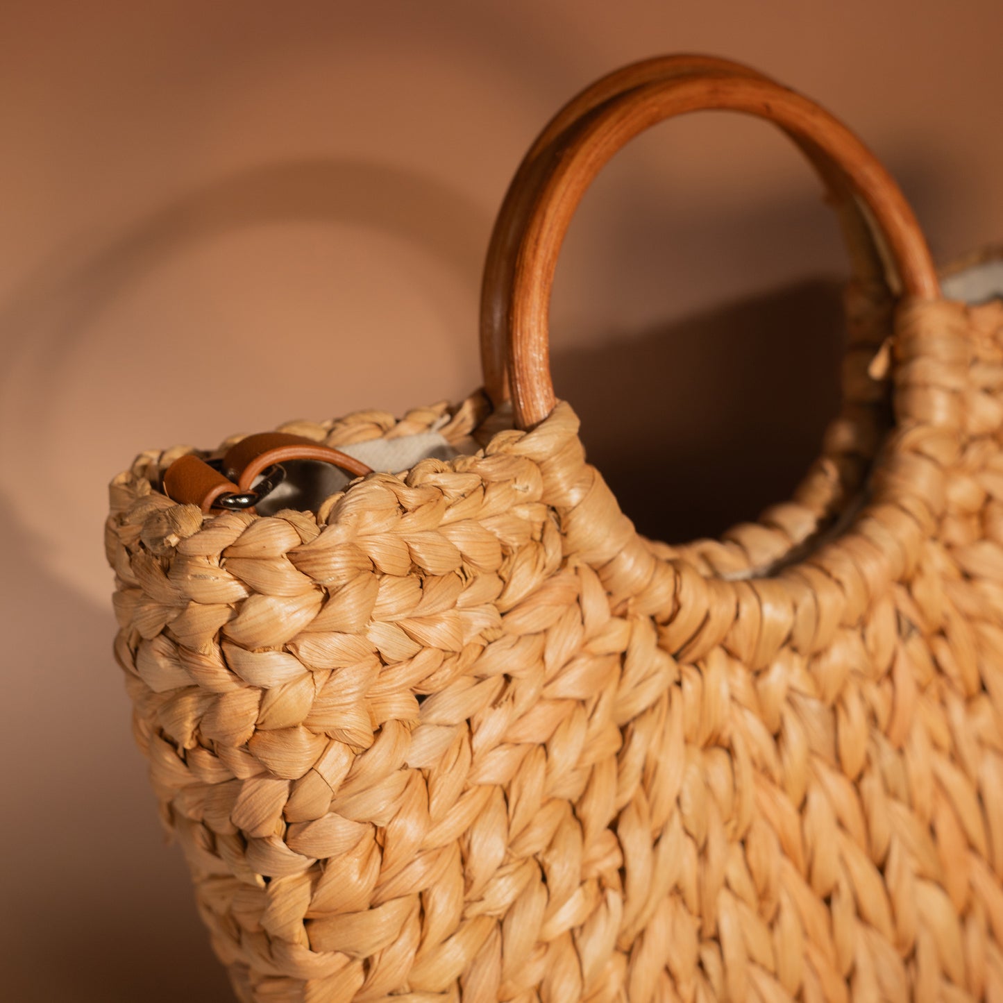 Bolso de mano de paja