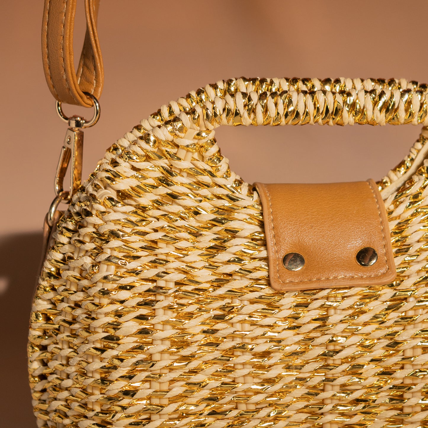 Bolso bandolero de ratan