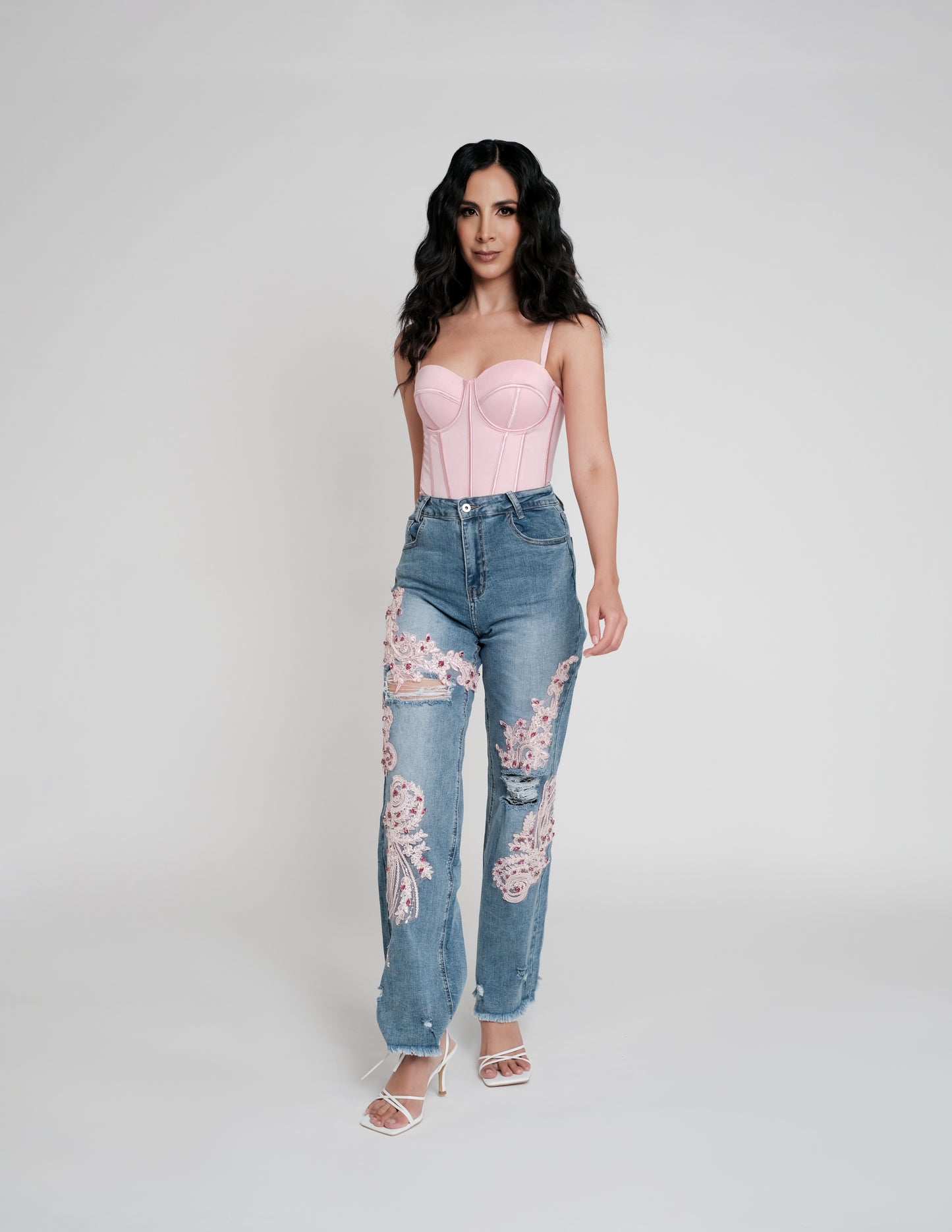Jeans con detalle bordado